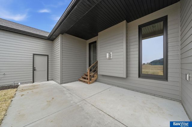 9856 S 42 Street, Lincoln, NE 68516