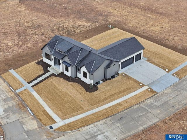 9856 S 42 Street, Lincoln, NE 68516