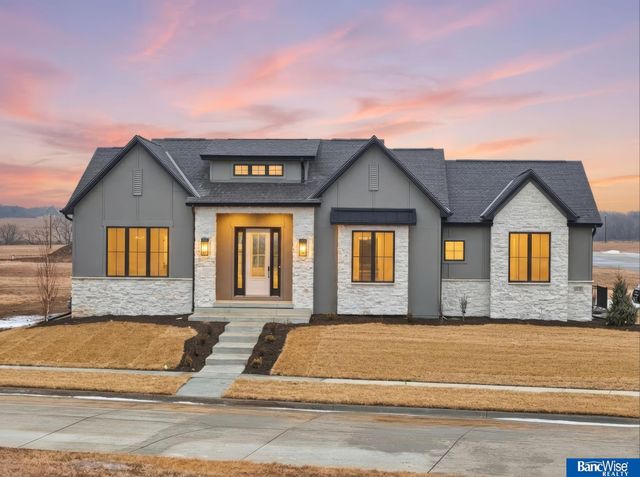 9856 S 42 Street, Lincoln, NE 68516