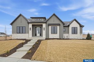 9856 S 42 Street, Lincoln, NE 68516