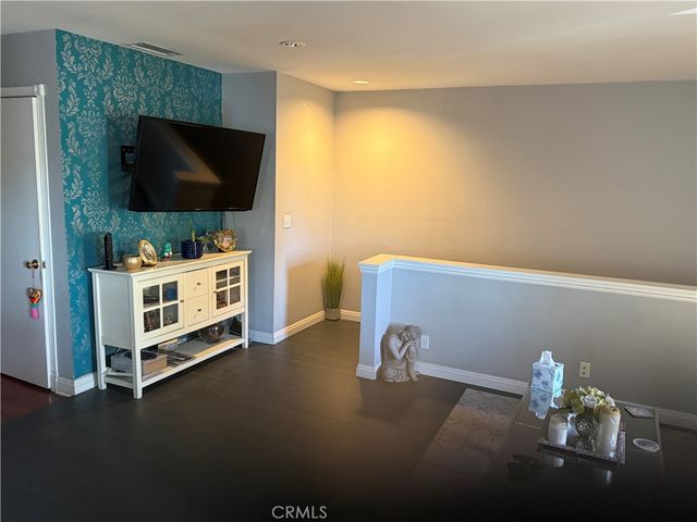 13095 Hubbard 6, Los Angeles, CA 91342