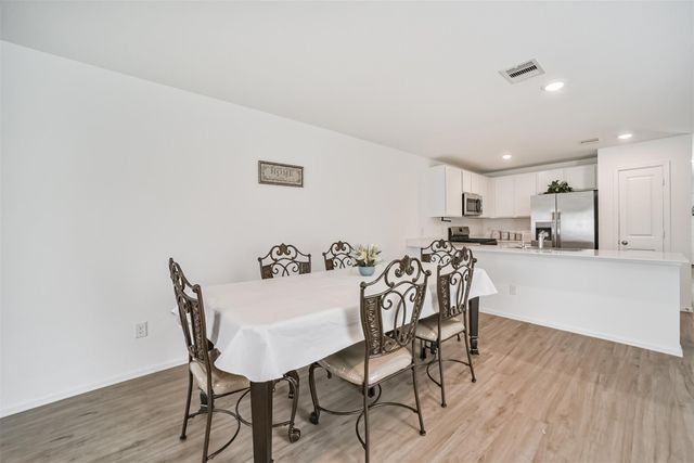 337 Riverwood Village Ln, Sealy, TX 77474