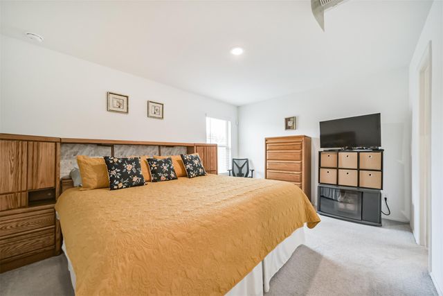 337 Riverwood Village Ln, Sealy, TX 77474