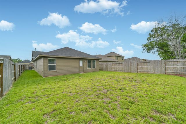 337 Riverwood Village Ln, Sealy, TX 77474
