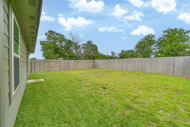 337 Riverwood Village Ln, Sealy, TX 77474