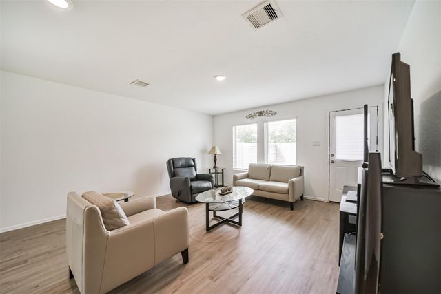 337 Riverwood Village Ln, Sealy, TX 77474