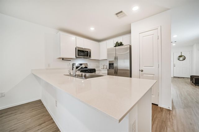 337 Riverwood Village Ln, Sealy, TX 77474