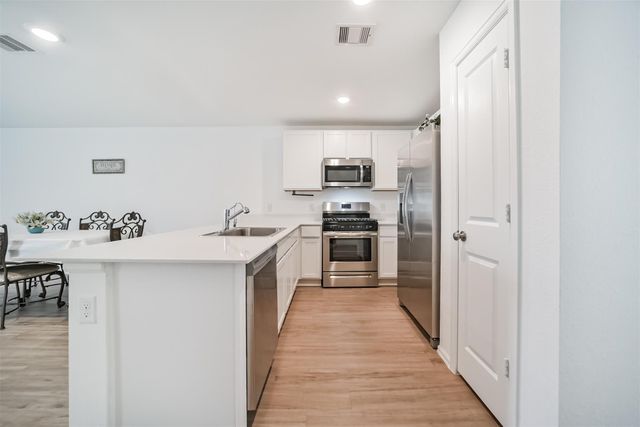 337 Riverwood Village Ln, Sealy, TX 77474