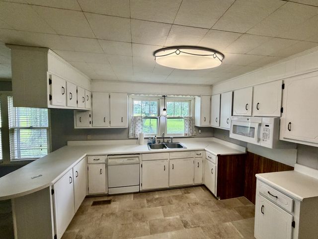 325 Rabbit Trail Rd, Leoma, TN 38468