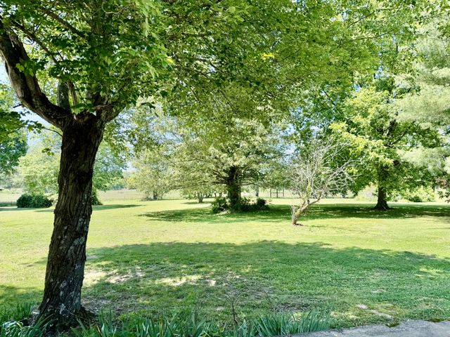 325 Rabbit Trail Rd, Leoma, TN 38468