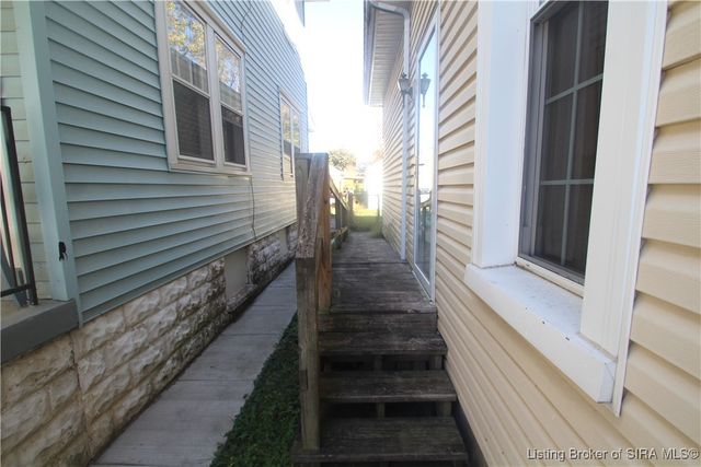 1126 Myrtle Avenue, New Albany, IN 47150