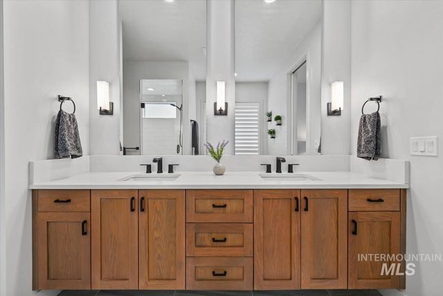 665 S Aspen Lakes Way, Star, ID 83669