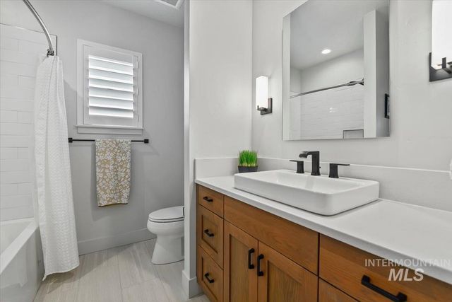 665 S Aspen Lakes Way, Star, ID 83669