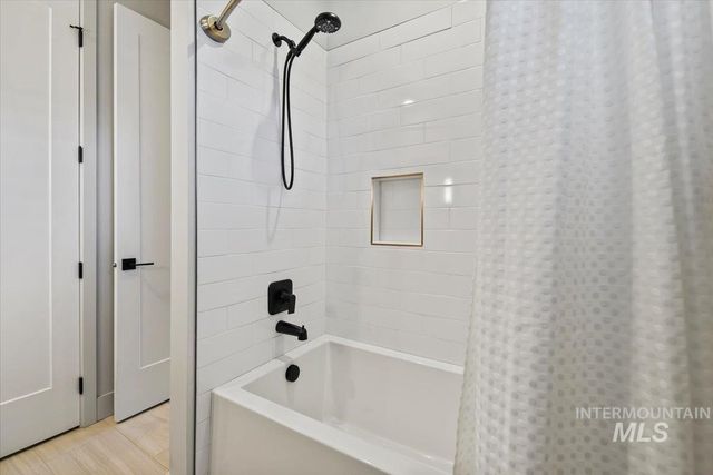 665 S Aspen Lakes Way, Star, ID 83669