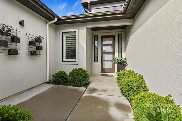 665 S Aspen Lakes Way, Star, ID 83669