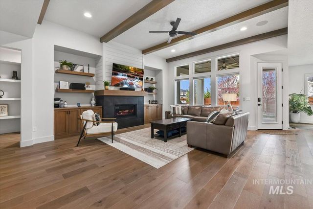 665 S Aspen Lakes Way, Star, ID 83669