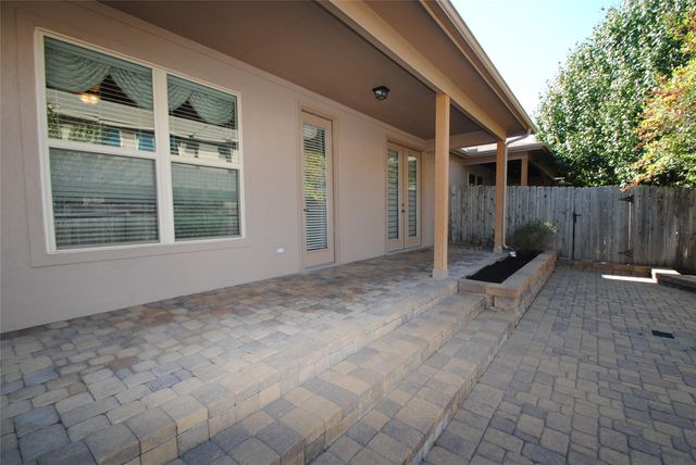 9022 Centennial Drive, Conroe, TX 77384