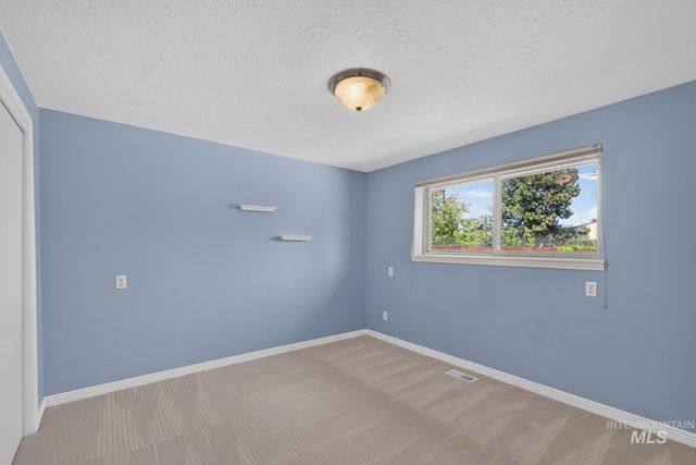 9622 W Delaware St, Boise, ID 83709