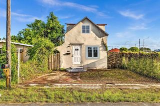 1713 NW 76th Terrace, Miami, FL 33147