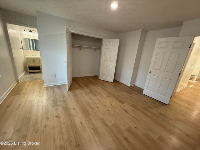 6652 Ashbrooke Dr, Pewee Valley, KY 40056