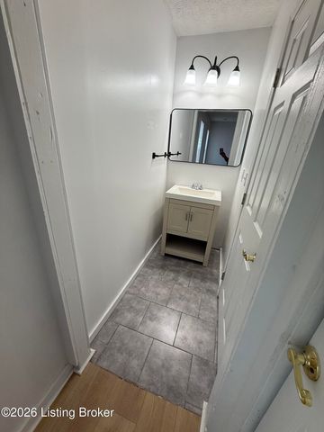 6652 Ashbrooke Dr, Pewee Valley, KY 40056