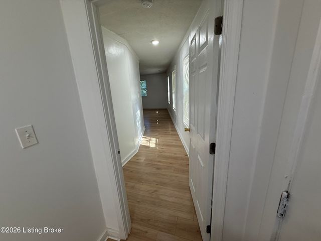 6652 Ashbrooke Dr, Pewee Valley, KY 40056