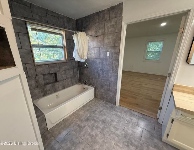 6652 Ashbrooke Dr, Pewee Valley, KY 40056