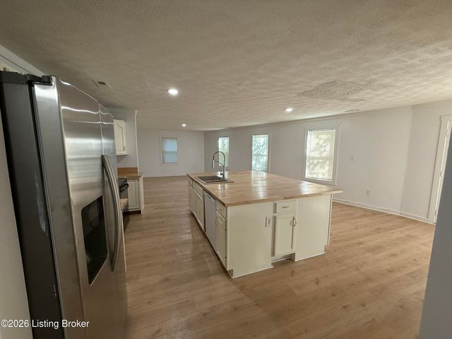 6652 Ashbrooke Dr, Pewee Valley, KY 40056