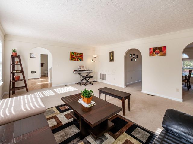 210 Pinecrest Drive, Delaware, OH 43015