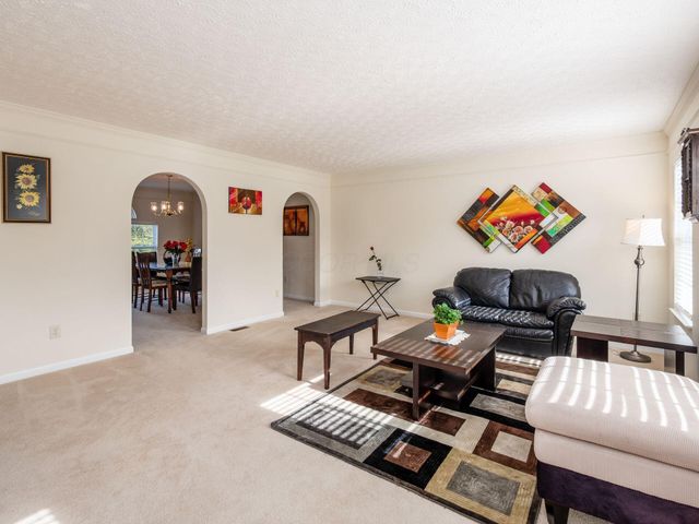 210 Pinecrest Drive, Delaware, OH 43015