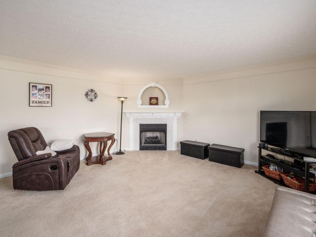 210 Pinecrest Drive, Delaware, OH 43015