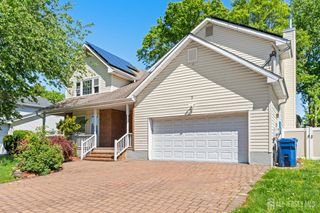 8 Danny Court, North Brunswick, NJ 08902