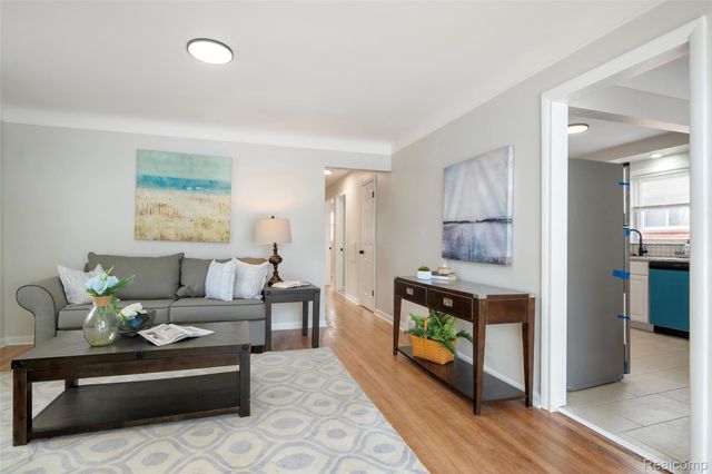 15219 University Street, Allen Park, MI 48101