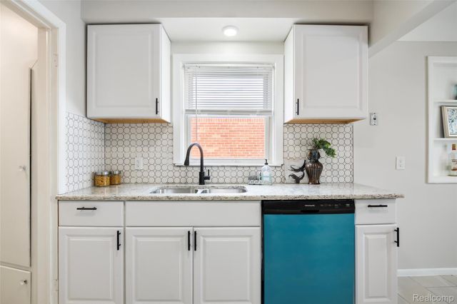 15219 University Street, Allen Park, MI 48101