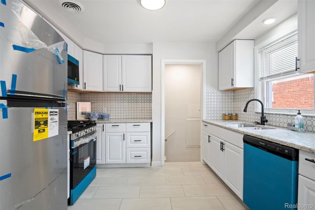 15219 University Street, Allen Park, MI 48101