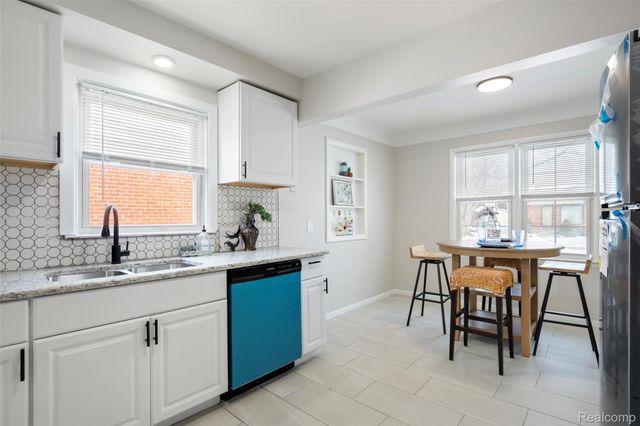 15219 University Street, Allen Park, MI 48101