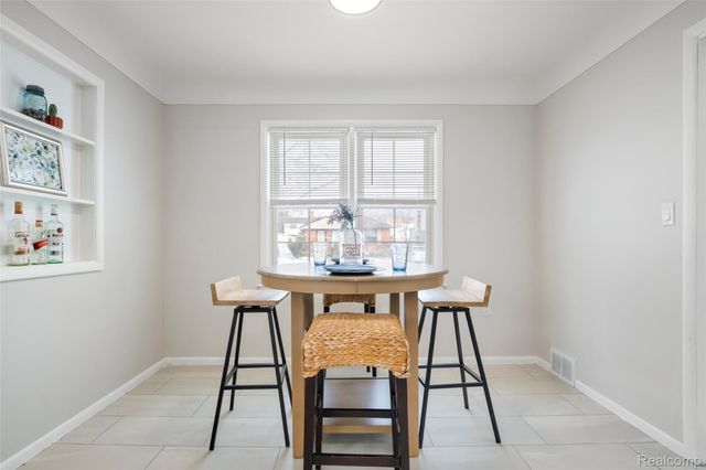 15219 University Street, Allen Park, MI 48101