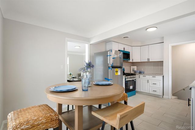 15219 University Street, Allen Park, MI 48101