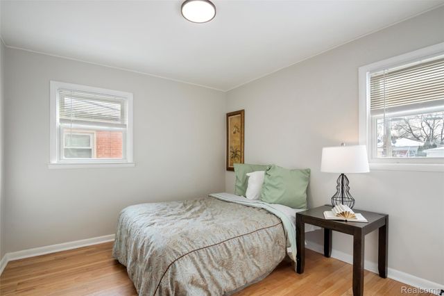 15219 University Street, Allen Park, MI 48101