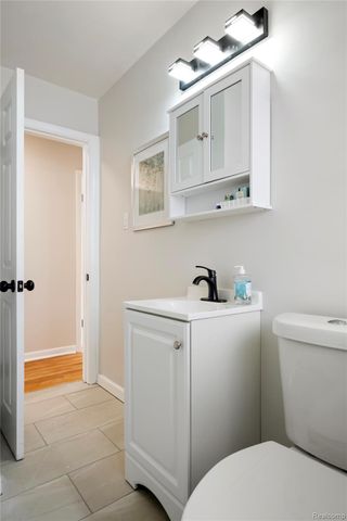 15219 University Street, Allen Park, MI 48101