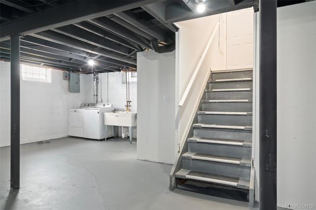 15219 University Street, Allen Park, MI 48101