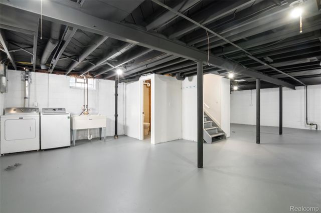 15219 University Street, Allen Park, MI 48101