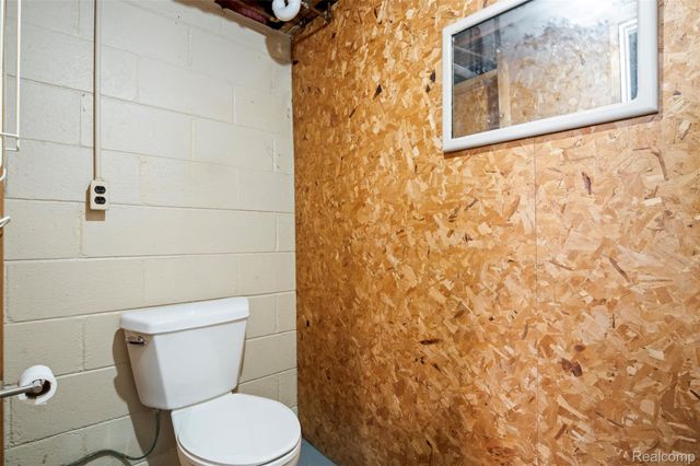 15219 University Street, Allen Park, MI 48101