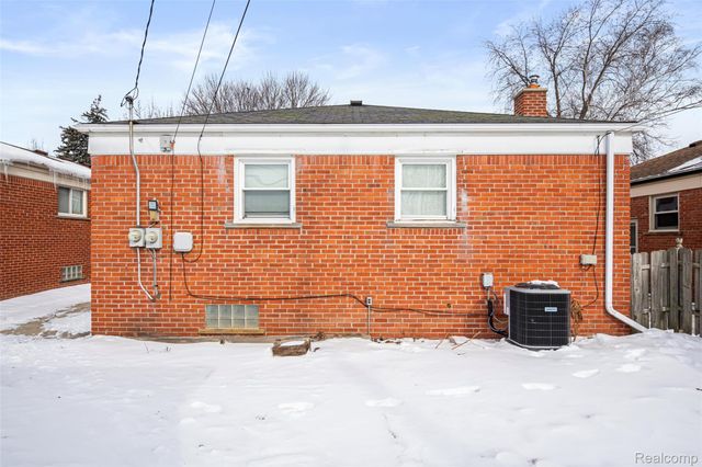 15219 University Street, Allen Park, MI 48101