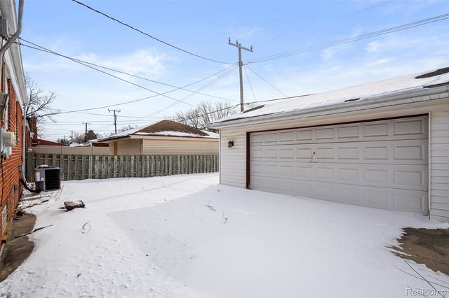 15219 University Street, Allen Park, MI 48101