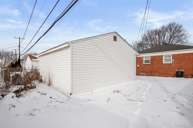 15219 University Street, Allen Park, MI 48101