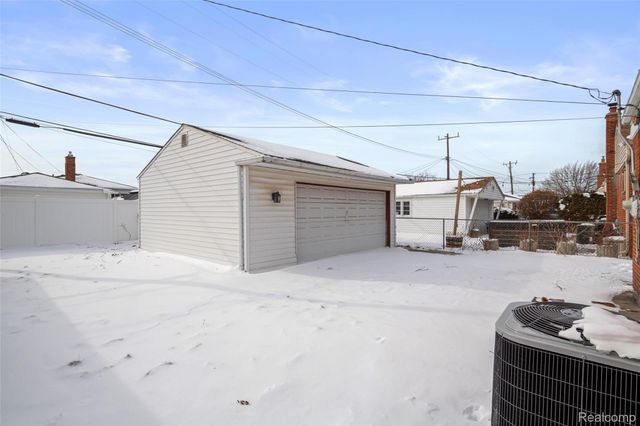 15219 University Street, Allen Park, MI 48101