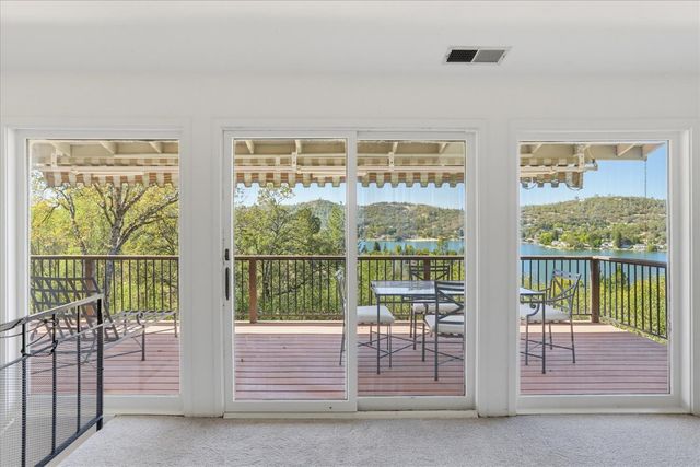 11880 Goldfinch Ct, Penn Valley, CA 95946