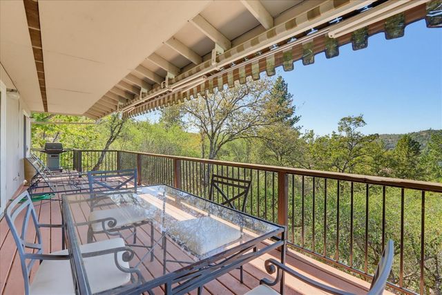 11880 Goldfinch Ct, Penn Valley, CA 95946