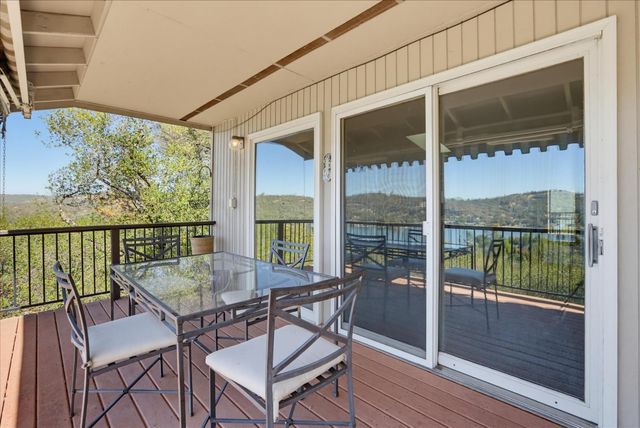 11880 Goldfinch Ct, Penn Valley, CA 95946